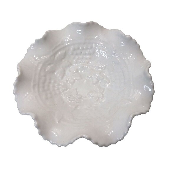 Ruffled Edge White Ceramic Candy Nut Dish  Signed 1975 Grapes Leaves Vitage C4 - Picture 7 of 7